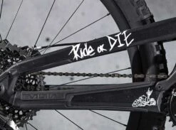 Dyedbro Kit De Protection De Cadre Ride Or Die 8 Dyedbro Kit De Protection De Cadre Ride Or Die -Promos Vélo Accessoires Boutique DYEDBRO Ride or Die Rahmenschutz Kit DBF11187 2