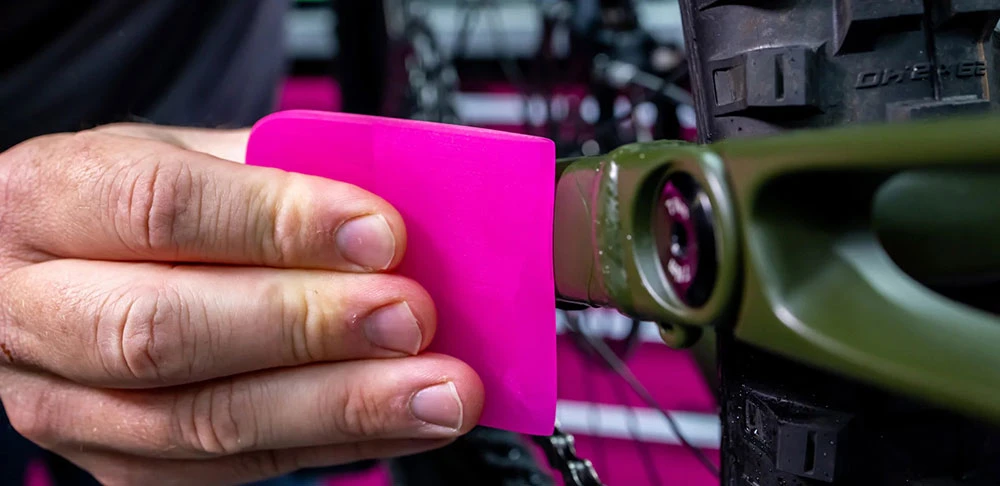 Muc-Off Raclette D'application 2 Muc-Off Raclette D'application – Image 2