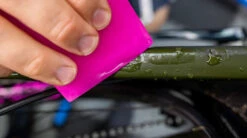 Muc-Off Raclette D'application 5 Muc-Off Raclette D'application -Promos Vélo Accessoires Boutique Muc Off Rakel MU ACC 2823 3