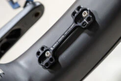 B-RAD Bottle Shift Adapter -Promos Vélo Accessoires Boutique Wolf Tooth B RAD Bottle Shift Adapter 3